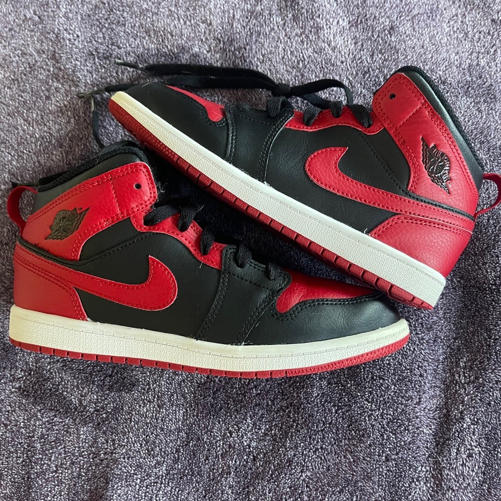 AIR JORDAN 1 (MID) - Banned (Red/Black) ~ Size: 3 Youth